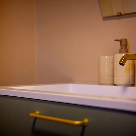 New - Dicht Bij De Zee En Brugge *